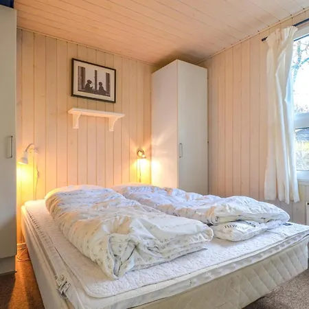 בית נופש In Glesborg With Sauna *